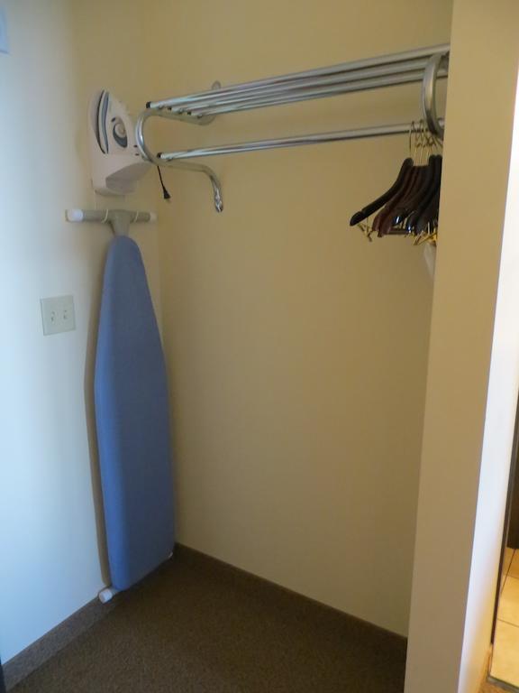 The Edgewood Hotel And Suites Fairbury Room photo