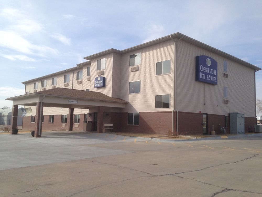 The Edgewood Hotel And Suites Fairbury Exterior photo